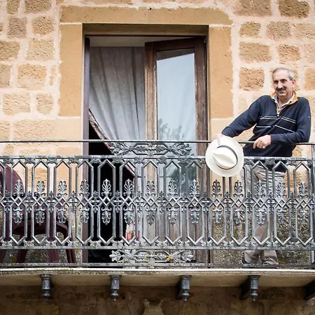 בית כפרי Casale Raino גנג'י