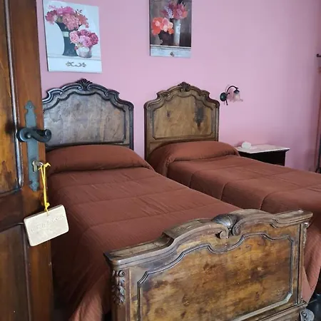 בית כפרי Casale Raino גנג'י